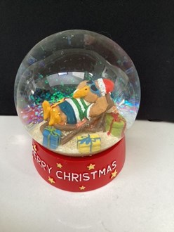 Deckchair Kiwi Santa Snow globe